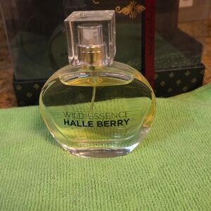 Halle Berry Wild Essence Eau de Parfum spray. 1.0 Oz